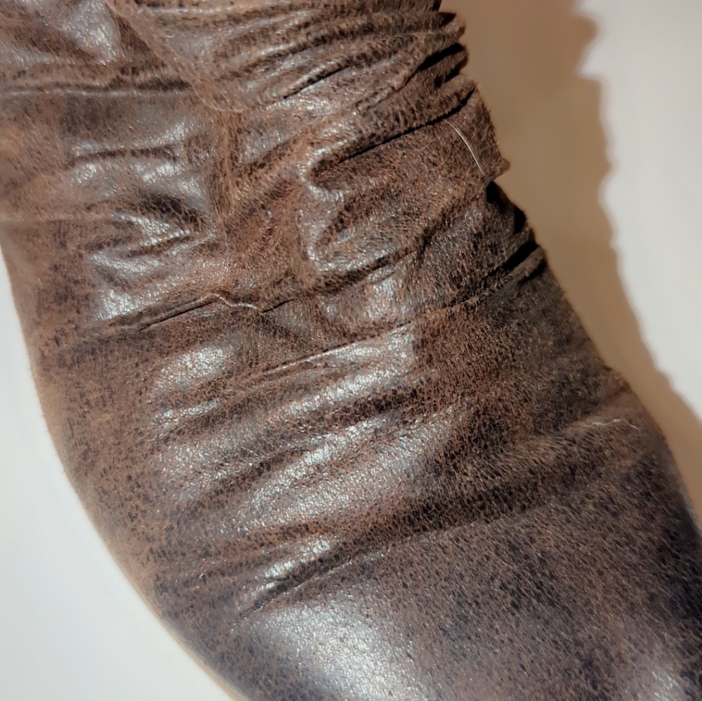 Boots - Picture 9 of 9
